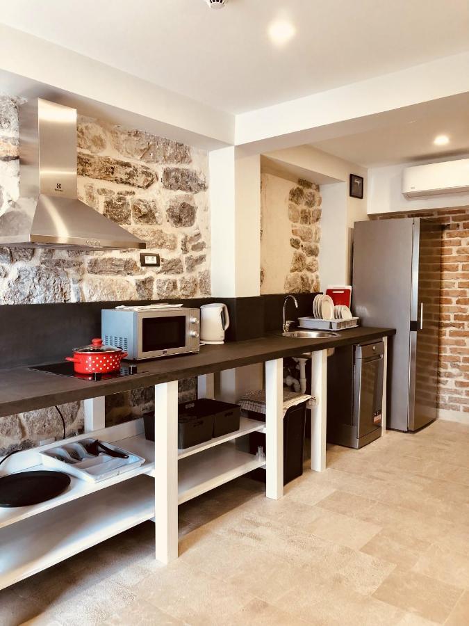 Guesthouse Giraffe Donja Lastva Esterno foto